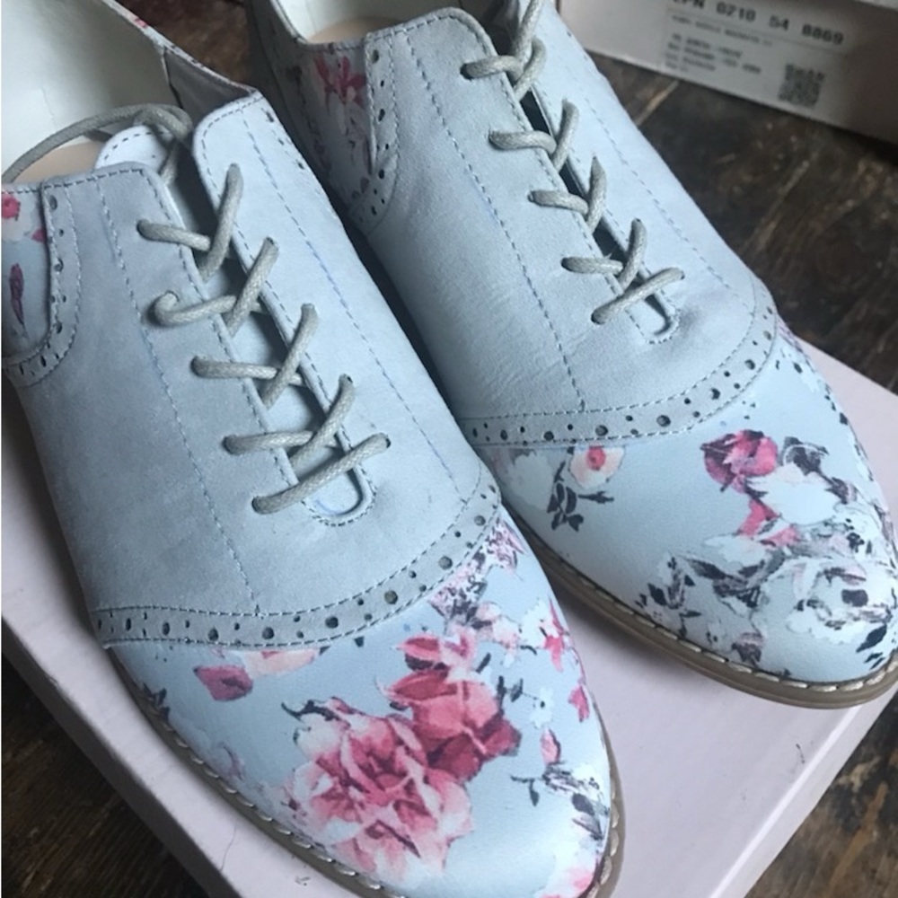 Floral and Gray Oxford shoes